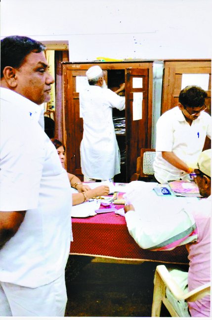 collectorate- broker is sitting openly in the Tehsildar Courts