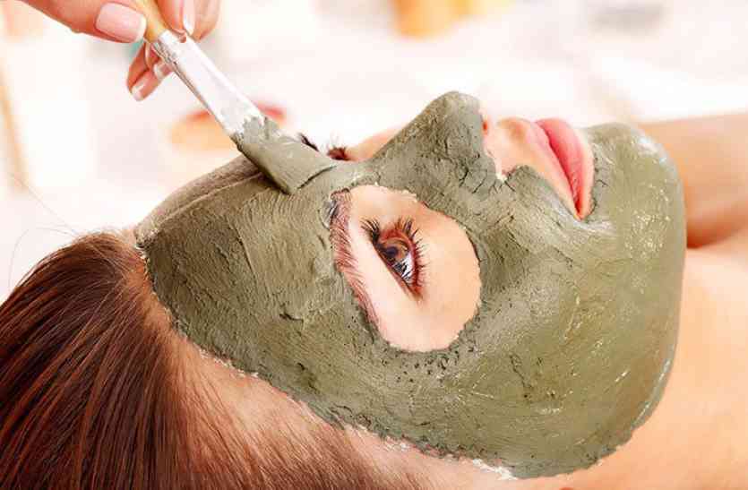 multani mitti प्रकृति के साथ चेहरे की रंग को इस तरहे निकारें