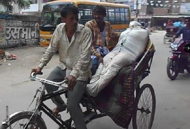 Deadbody on rickshaw 