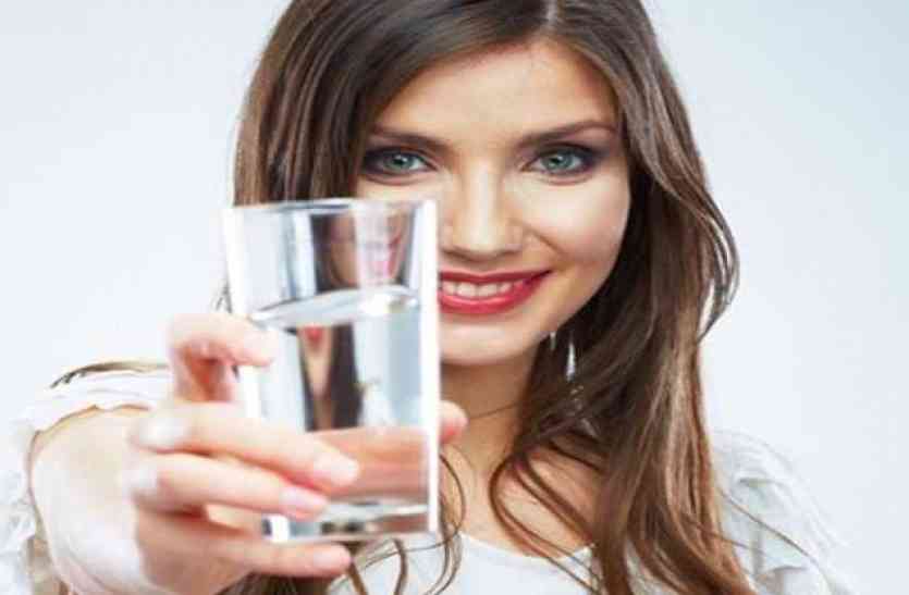 Hot water is beneficial in many diseases कई रोगों में फायदेमंद गुनगुना पानी, जानें इसके गुणों के बारे में