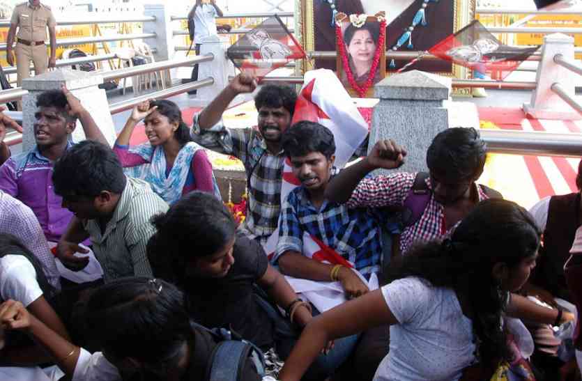 Opposed to Amma's tomb अम्मा की समाधि पर नीट का विरोध