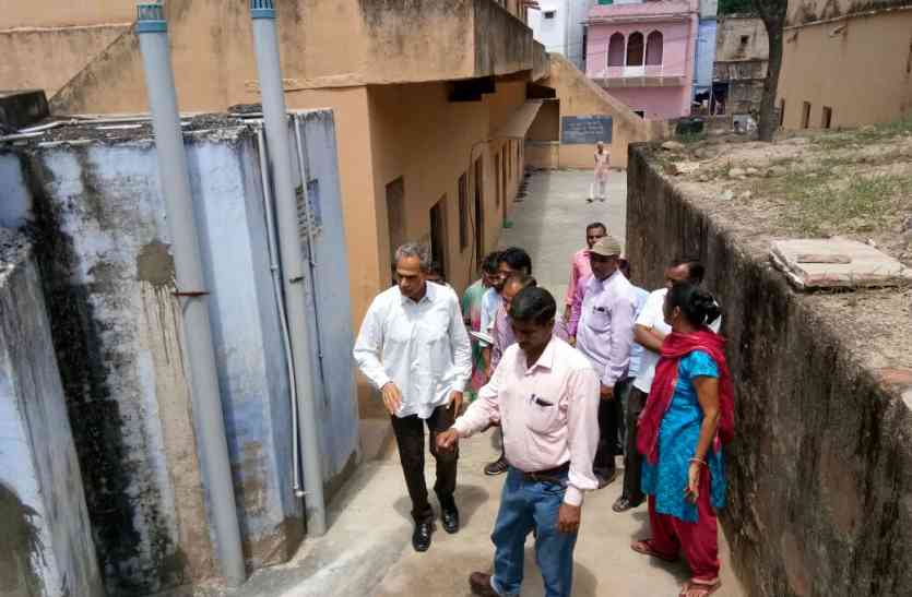 dausa mp harish meena दौसा सांसद हरीश मीणा ने सरकारी स्कूलों का किया निरीक्षण