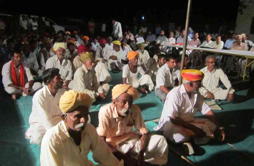 Jaisalmer patrika Jaislamer news- बालिका जन्म पर नहीं किया भुगतान, रात्रि चौपाल में ग्रामीणों ने खोली जिम्मेदारों की पोल