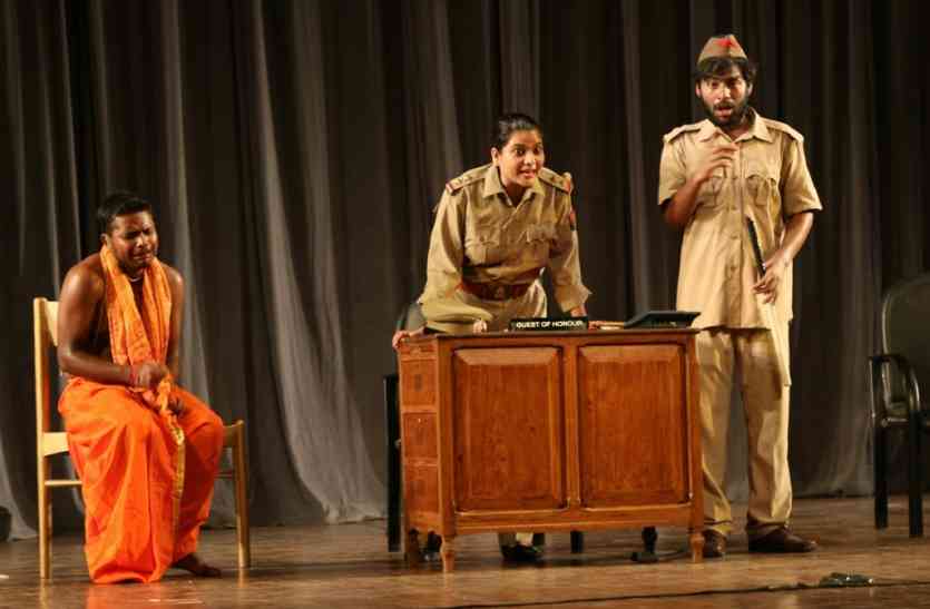 AMU drama club AMU में ‘काली तख्ती’ और ‘सारी रात’
