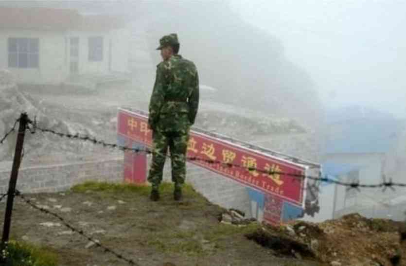 indian soldire डोकलाम से 150-150 मीटर पीछे हटी दोनों देशों की सेनाएं, भारत ने की पहले पहल