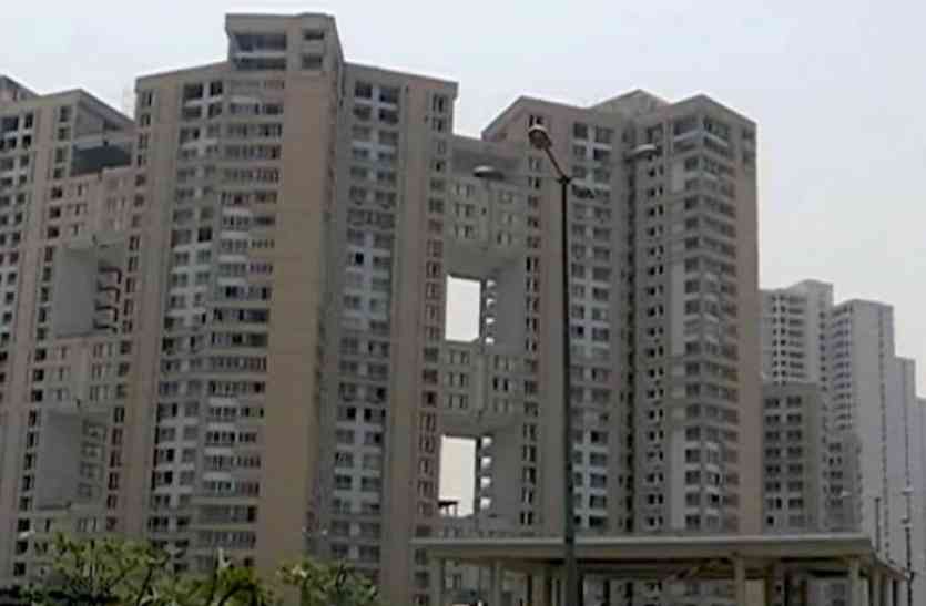 Noida Gardenia Society बिल्डर के भरोसे पर रेजीडेंट्स ने रद्द किया विरोध, 30 नवंबर तक रजिस्ट्री कराने का आश्वासन