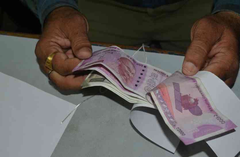 IAS taking a bribe, collector taking a bribe, hindi latest news Jabalpur, news in hindi, hindi latest news, today news hindi, today news, ias 2017, ias vision, vision, ias exam, upsc, Indian Administrative Service, Union Public Service Commission, IAS, IAS coaching, IAS Question hindi latest news कलेक्टर ले रहा था रिश्वत, तभी हुआ ये, देखें पत्रिका जबलपुर न्यूज बुलेटिन