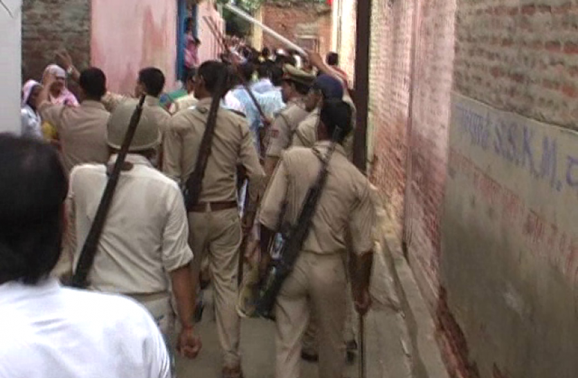 muzaffarnagar bawal मुजफ्फरनगर में दंगों की बरसी पर युवती से छेड़छाड़ के बाद हुआ बवाल, कई घायल