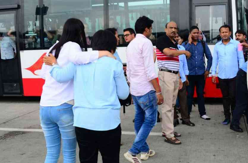 emergency landing विमान से निकला धुआं, आपात लैंडिंग,20 घायल