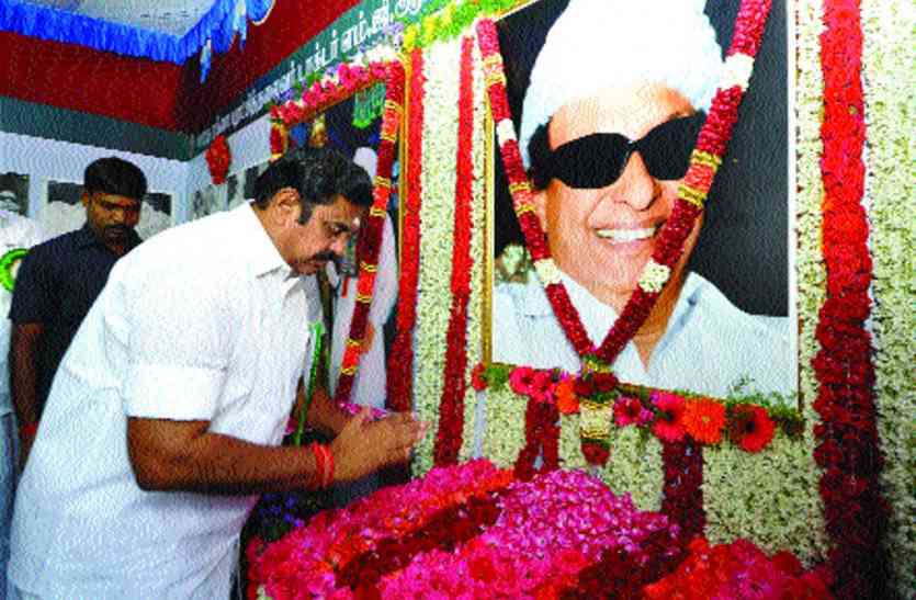 Stalin has been talking about demolishing the government for seven months. सात महीने से स्टालिन कर रहे हैं सरकार को गिराने की बात