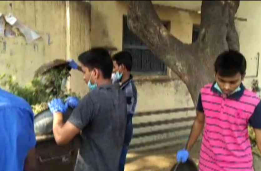 Swachh Bharat Abhiyaan ब्रज तीर्थ विकास परिषद ने परिक्रमा मार्ग में चलाया स्वच्छता अभियान