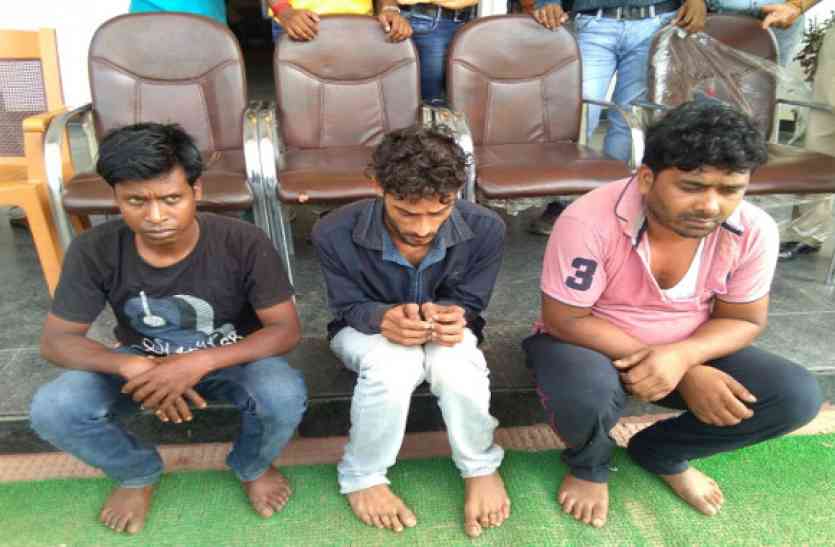 hemp smuggler लक्जरी कार की पुलिस ने ली तलाशी तो रह गई हैरान, 3 को पकड़ लिया, एक भाग निकला