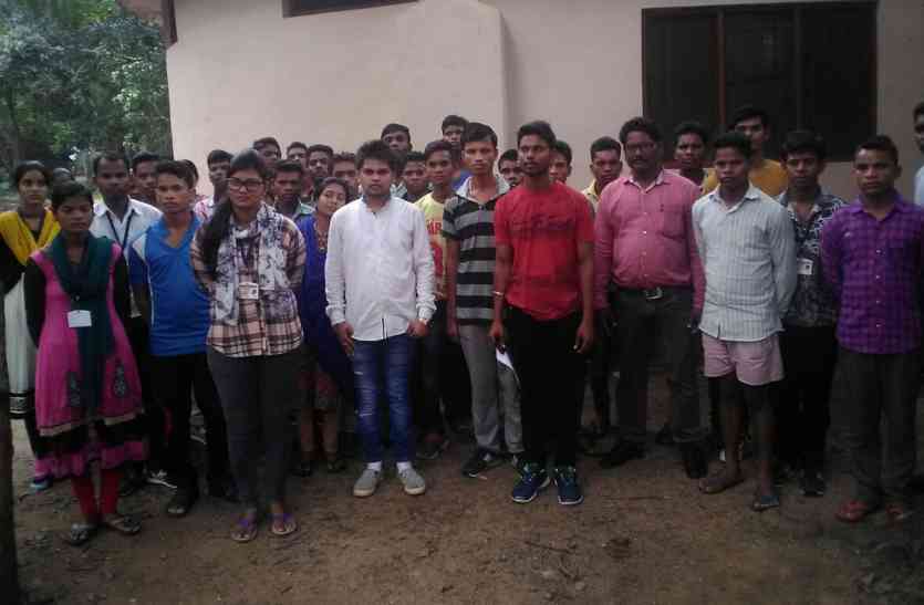 inieces-found-in-food-given-to-trainees प्रशिक्षुओं को दिए खाने में मिली इल्लियां, हंगामा