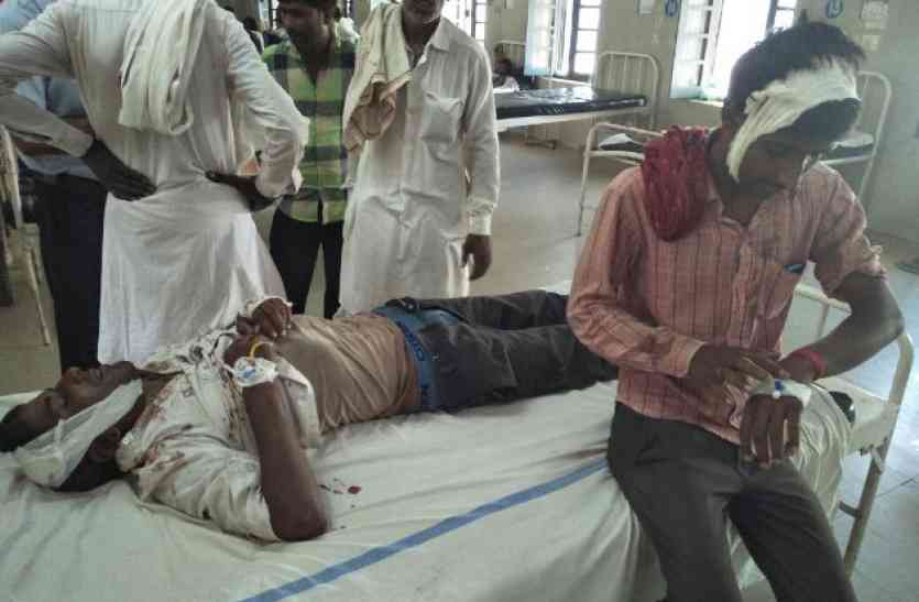 11 peopel injured खेत की मेढ़ तोडऩे पर फायरिंग,सुबह घर में मचा कोहराम और हुआ ये हाल