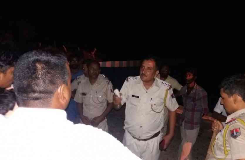 rail stop by farmer Video: किसानो ने रोकी यात्री गाड़ी