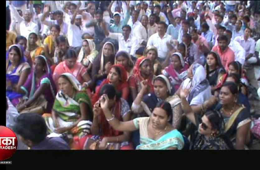 Unemloy protest योगी सरकार के खिलाफ सड़क पर उतरे बेरोजगार, कहा बनावटी है इनकी सरकार
