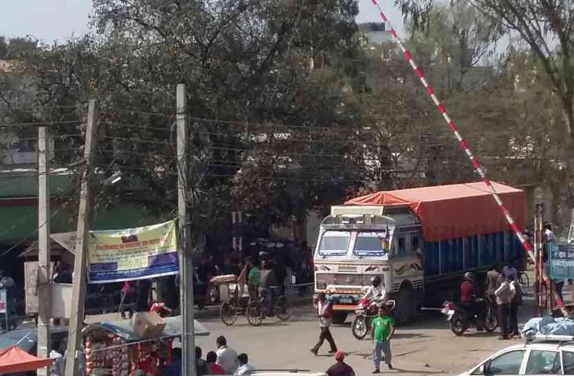Sonauli boarder सोनौली बार्डर पर सुरक्षा में लापरवाही, वाहनों की चेकिंग के नाम पर खानापूर्ति