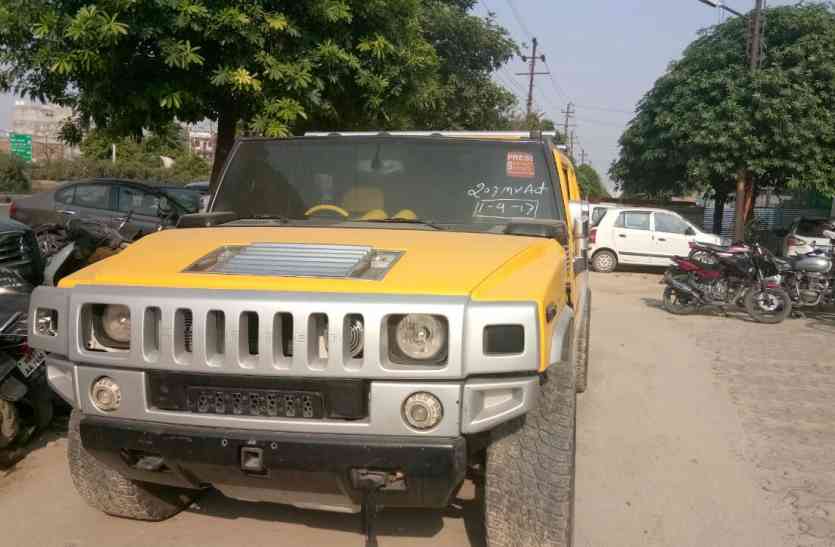 Hammer नोएडा में चेकिंग के दौरान दस्तावेज न मिलने पर पुलिस ने सीज की हमर