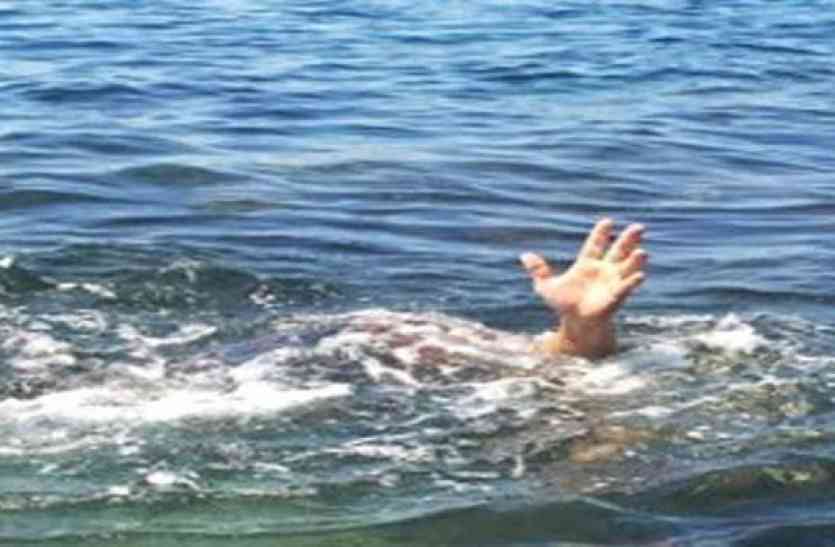 death, child died, water, pond, banwara, banswara news, banswara hindi news बांसवाड़ा : दादी के साथ तालाब पर नहाने गए पोते की पानी में डूबने से मौत