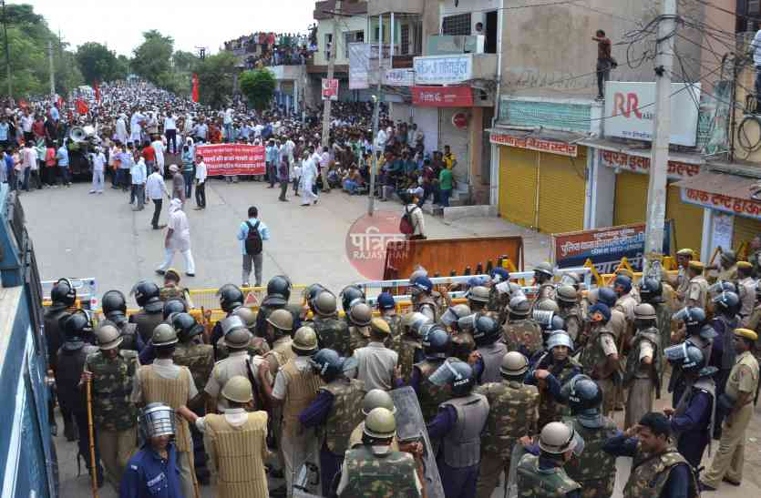 jam in sikar सीकर किसान आंदोलन : किसानों ने सडक़ों पर डाला महापड़ाव, 2 राज्य व 6 जिले प्रभावित, देखें फोटो व VIDEO