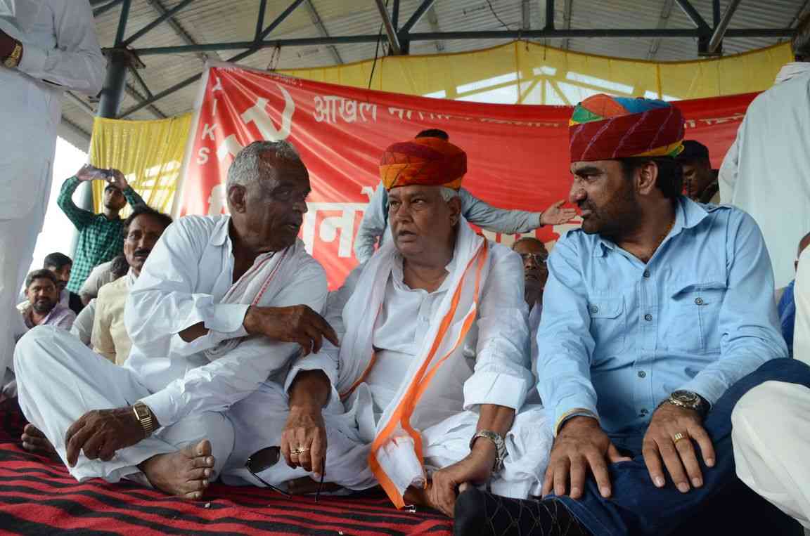 kirodi lal meena and hanuman beniwal in sikar