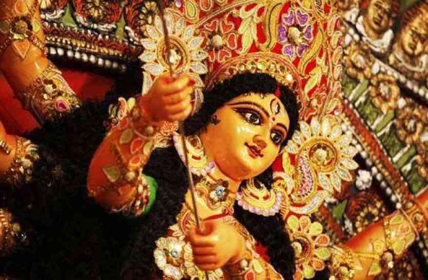 Durga Puja दुर्गापूजा: जीएसटी से बिगड़ा आयोजकों का मूड
