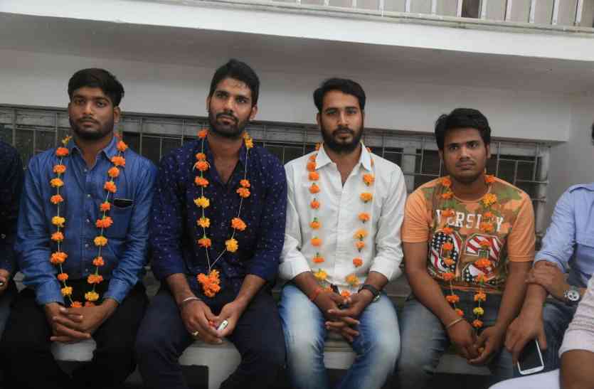 udaipur: students on huger strike at mlsu udaipur उदयपुर: छात्र बैठे भूख हड़ताल पर, नारेबाजी के बीच छात्रसंघ चुनाव पर उठाए प्रश्न, रखी ये मांगें