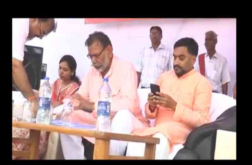 Hamirpur मंत्री को रेड कार्पेट पसंद है, छोड़ना नहीं चाहते वीवीआईपी कल्चर