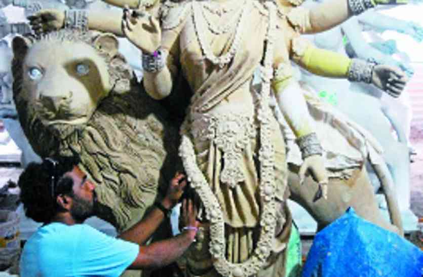 navratri 2017 जानिए यहां गंगा की मिट्टी से आकार ले रही शक्ति की प्रतिमा