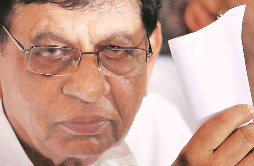 BJP Kaiarana MP Hukum Singh Criticizes His Own Government For Not Paying sugarcane Farmers भाजपा के किस बड़े नेता ने कहा, थोड़ी भी शर्म बाकी है, तो बता दें कब होगा गन्ने का भुगतान, देखें वीडियो