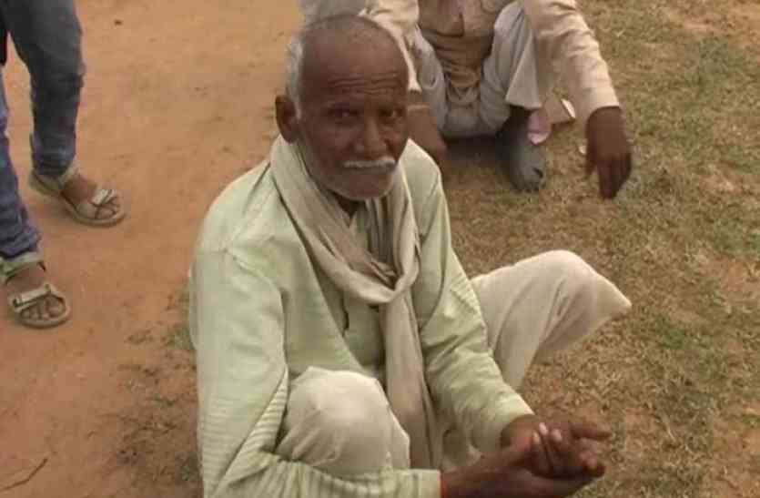 mahoba फसल ऋण मोचन योजना के अन्तर्गत किसानों को नहीं मिला लाभ, कहा - सरकार ने दिया धोखा