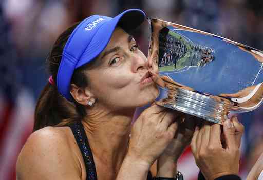US OPEN : Martina Hingis completed her 25th Title