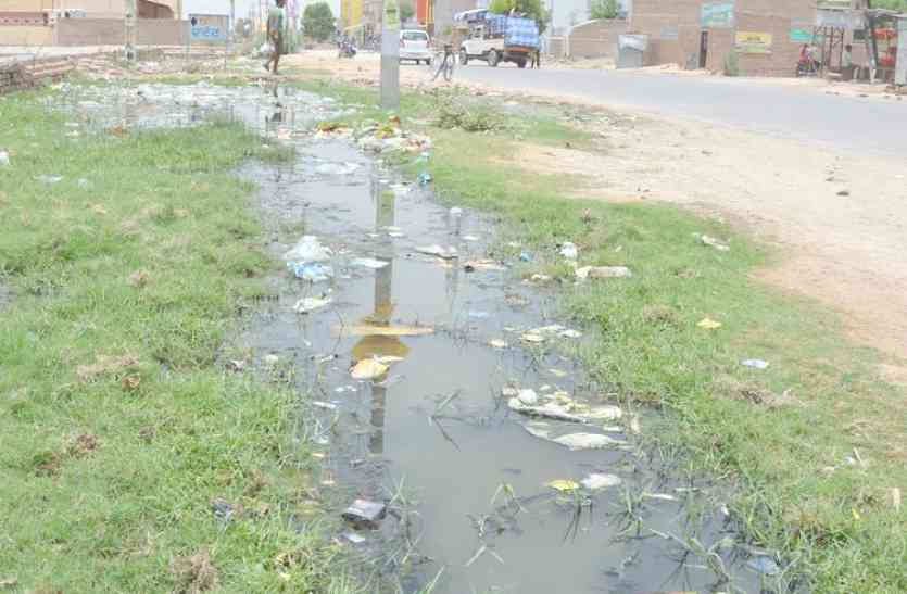 Road problems in bikaner कांग्रेस विधायक ने मंत्री के सामने रखी सड़कों की समस्याएं, मंत्री ने सुधार का दिया आश्वासन