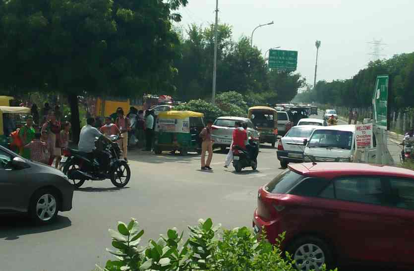 School Buses Runs In Opposite One Student Died But No Improvement उलटी दिशा में चलती हैं स्कूल बसें, एक बच्चे की मौत के बाद भी नहीं सुधरे हालात