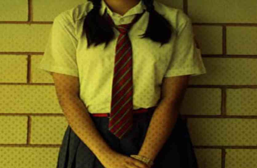 schoolgirl misdeed by student दस साल के बच्चे ने क्लासमेट से की ऐसी गन्दी हरकत , हर कोई हो गया शर्मसार