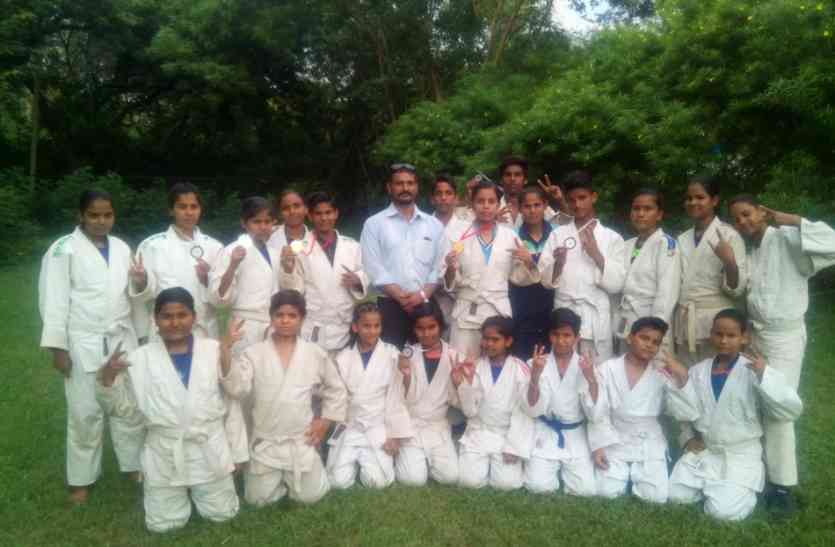 Sports, judo, player, gold medal, competition, shivpuri news, shivpuri news in hindi, mp news शिवपुरी ने जूडो में गोल्ड सहित 7 मेडल जीते