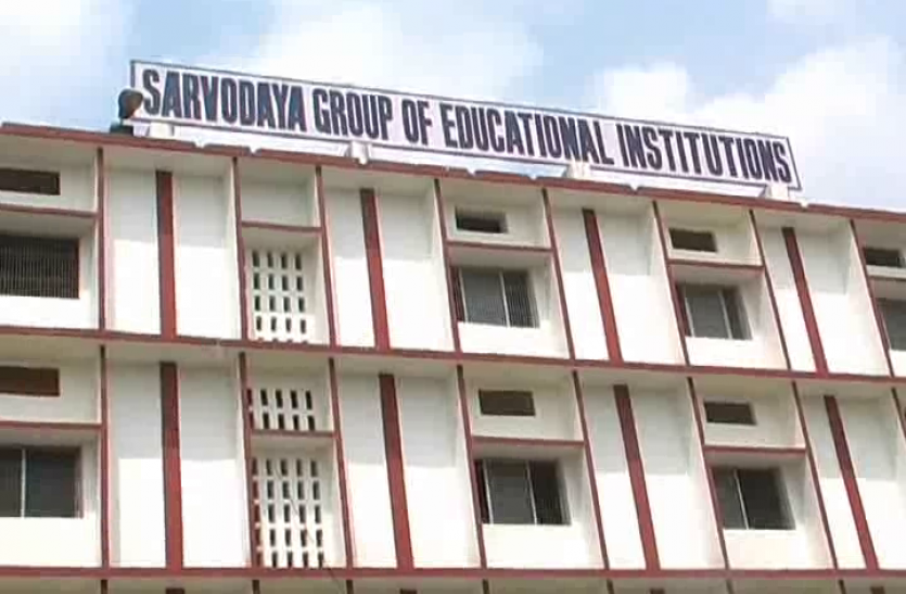 Azamgarh Schools Reality Test मुलायम के संसदीय क्षेत्र आजमगढ़ में सुरक्षा मानक पर फेल हुए ज्यादातर स्कूल