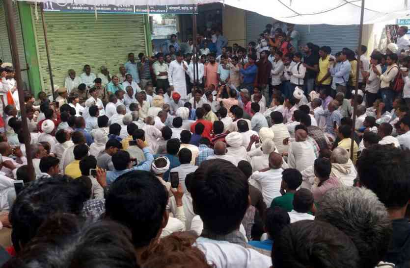 The villagers angry of the police work style पुलिस की ढिलाई, खुलासे के लिए मांगा एक महिने का समय, ग्रामीणों ने दिया डेढ़ माह,खुलासा नहीं तो फिर देंगे धरना...