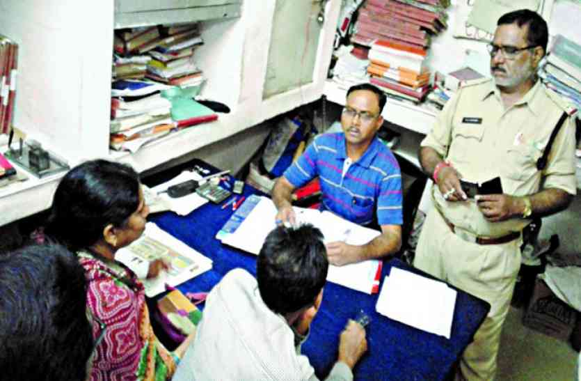crime आधी रात को कमरे में घुसे चोरों से अकेली भिड़ गई महिला, चोर भागे उलटे पांव