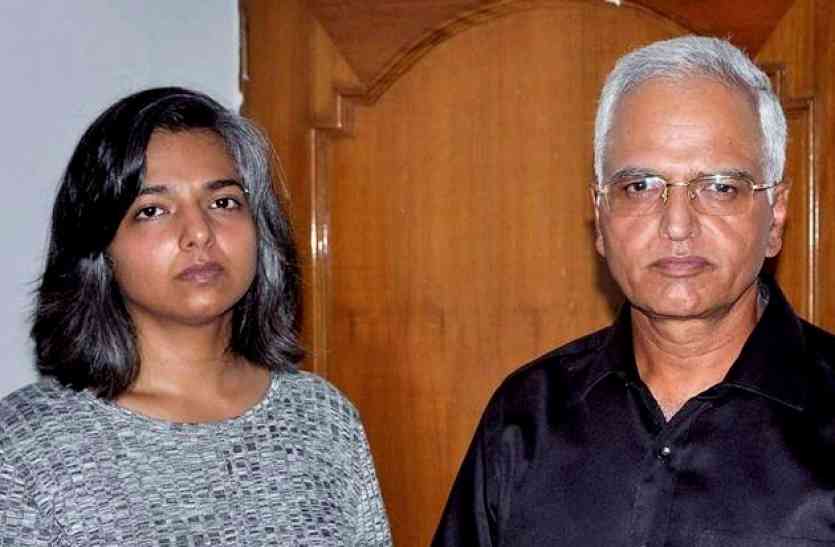 Varnika Kundu चंड़ीगढ़ छेड़छाड़: वर्णिका के IAS पिता वीएस कुंडू का तबादला, कांग्रेस ने उठाए सवाल