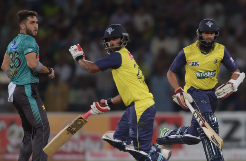 hasim amla and parera अमला और परेरा की ताबड़तोड़ बल्लेबाजी ने मुकर्रर की पाक की हार, सीरीज बराबरी पर