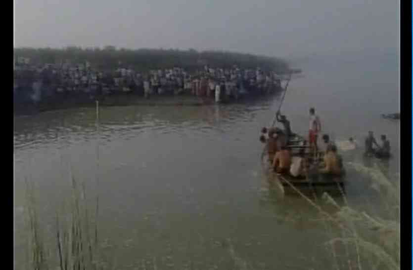 30 died in baghpat or mokama due to boat capsized in River बागपत और मोकामा में पलटी नाव, 30 की मौत, रेस्क्यू ऑपरेशन जारी