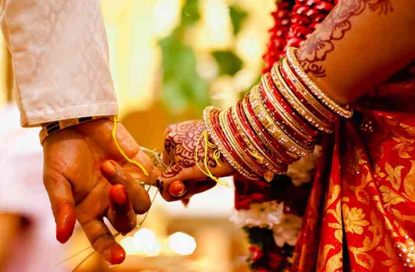 mother in law, mother in law fall in love, fall in love and get married, son in law पहले करवाचौथ की मेहंदी अभी छूटी भी नहीं थी नयी नवेली दुल्हन के साथ हो गया ये कांड!