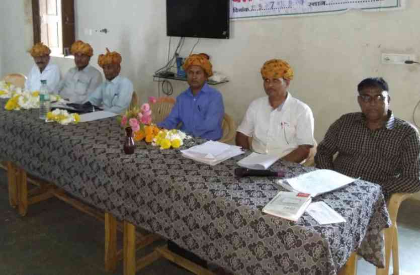 pratapgarh शिक्षक के संस्कार व अध्यात्म से बालकों का सर्वाांगीण विकास