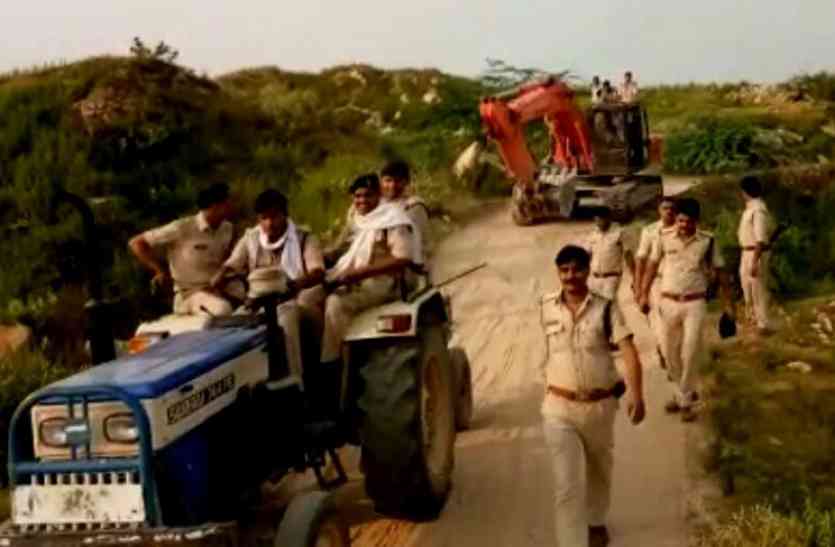 Crime, Crime in Morena, Sand, Police, Stone Mafia, Action पत्थर माफिया सोता रहा, प्रशासन उठा लाया दर्जनभर वाहन