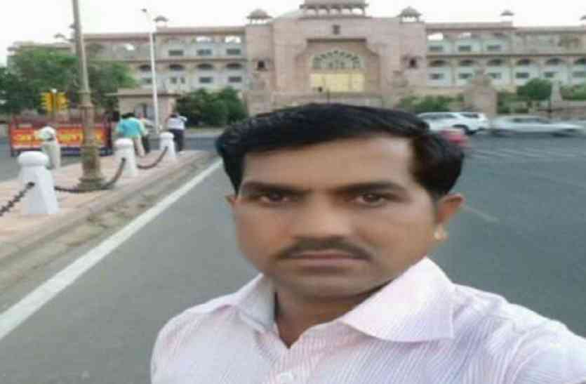 school teacher शर्मनाक! कलयुगी टीचर ने छात्रा के साथ की अश्लील हरकतें, फिर फेसबुक पर शेयर की फोटो