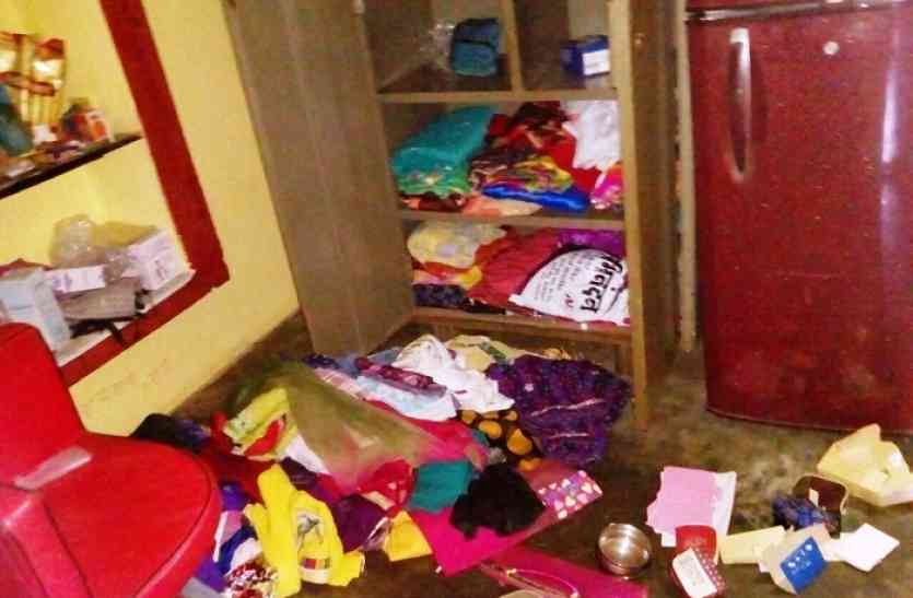chori दो लाख के जेवर व नकदी पर चोरों ने किया हाथ साफ