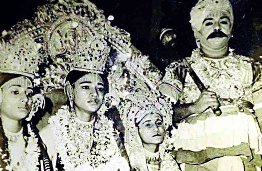 Ramlila latest news in india मध्य भारत में 1897 से हुई थी रामलीला की शुरुआत, ब्रह्मचर्य के साथ हनुमान के लिए होती है ये शर्त