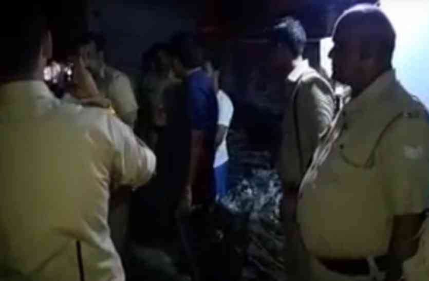 Bahraich Crime पुलिस की रेड में पकड़ा गया नेपाली जैकेटों का जखीरा!