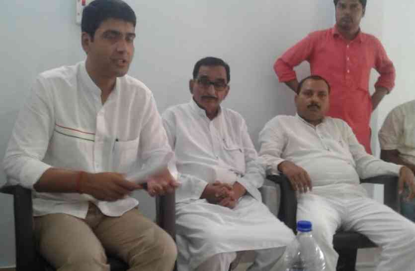 Congress MLC कांग्रेस एमएलसी बोले- विकास विरोधी सरकार को सबक सिखाएगी अमेठी की जनता